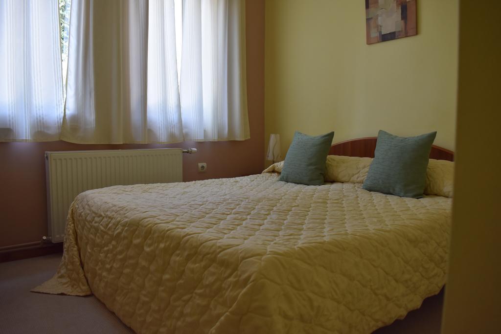 Family Hotel Bashtina Kashta Koprivchtitsa Chambre photo
