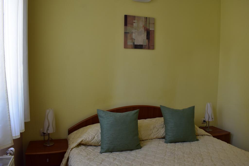 Family Hotel Bashtina Kashta Koprivchtitsa Chambre photo