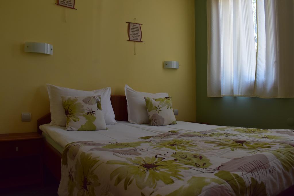 Family Hotel Bashtina Kashta Koprivchtitsa Chambre photo